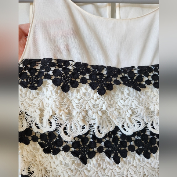 Ann Taylor lace tank top size 2 petite - Picture 2 of 6